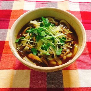 麺つゆでお手軽和の風味！きのこたっぷりカレーうどん